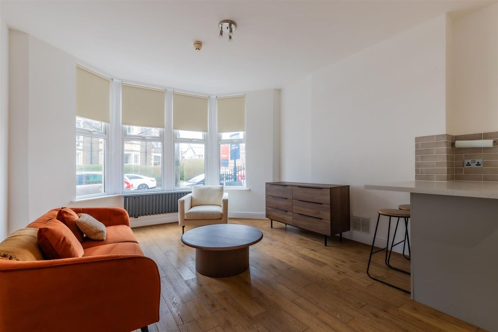 2 bed flat for saleMarlborough Road, Penylan CF23 photo 4