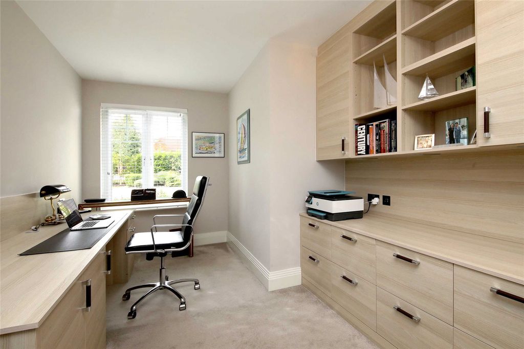 Additional image 7 of 4 bed flat for salePenn Road, Beaconsfield HP9