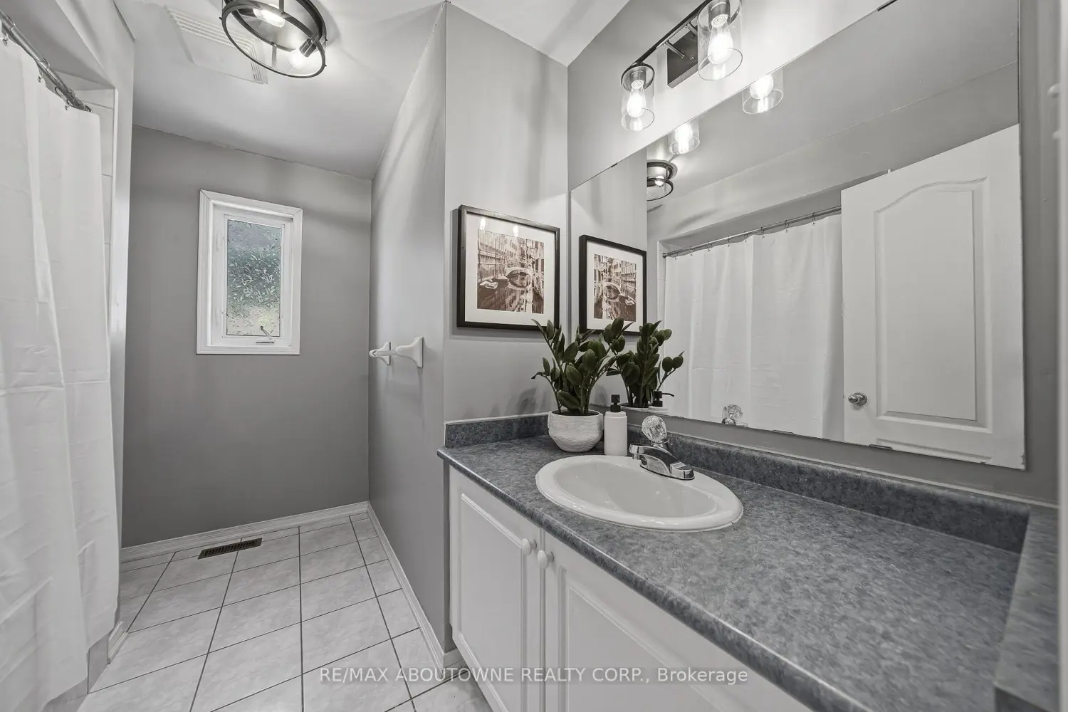 Additional image 14 of 23 Arabia Gate