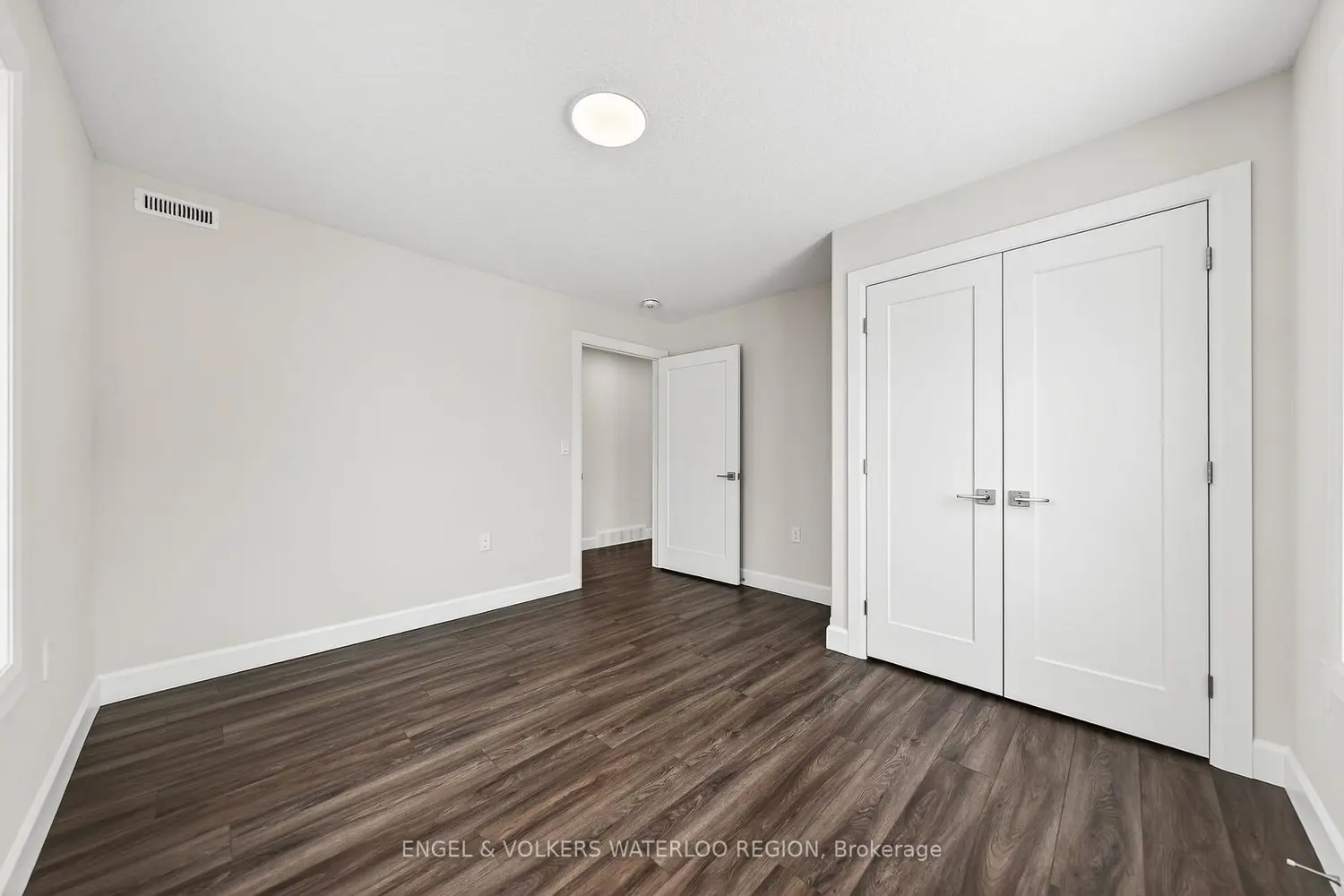 Additional image 11 of 3202 Vivian Line 50