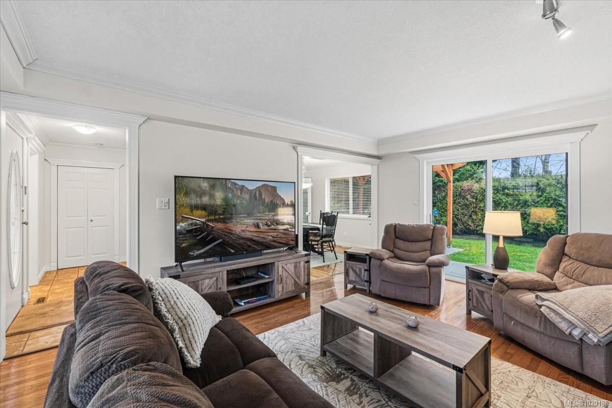 Additional image 3 of 5574 Garibaldi Drive, Nanaimo, BC, V9T 6B2