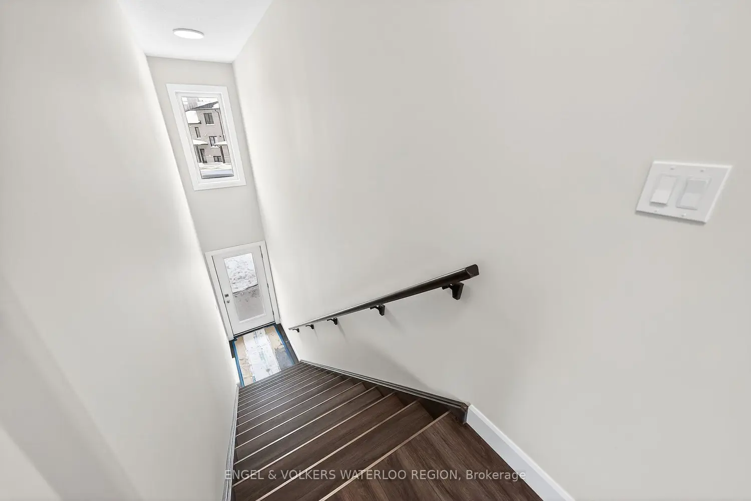 Additional image 3 of 3202 Vivian Line 49