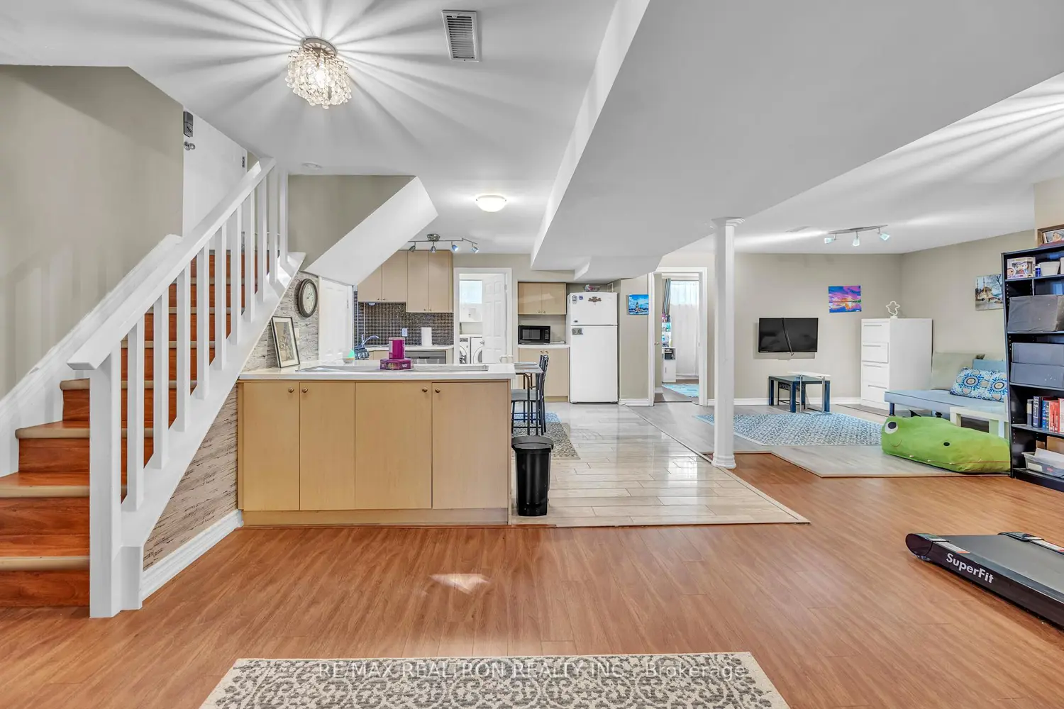 Additional image 13 of 926 Willowdale Avenue
