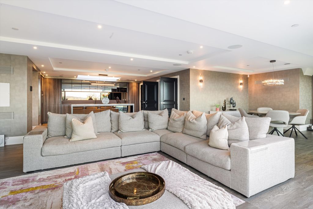 Additional image 13 of 6 bed detached house for saleCharters Gate, Hancocks Mount, Ascot, Berkshire SL5