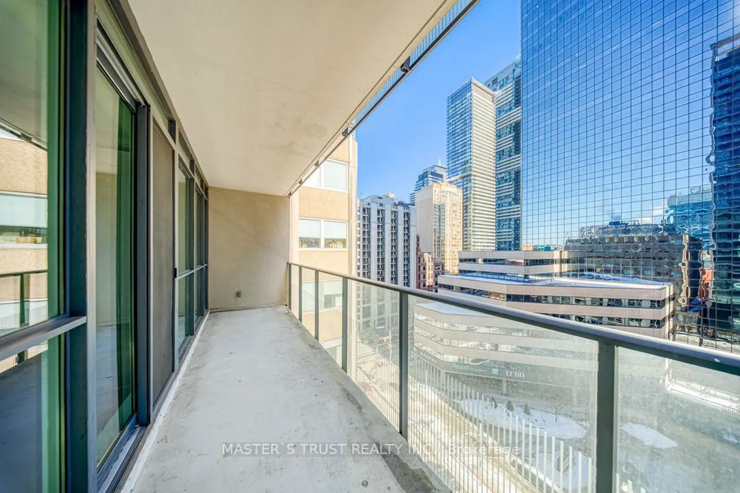 Additional image 14 of 770 Bay Street 1002