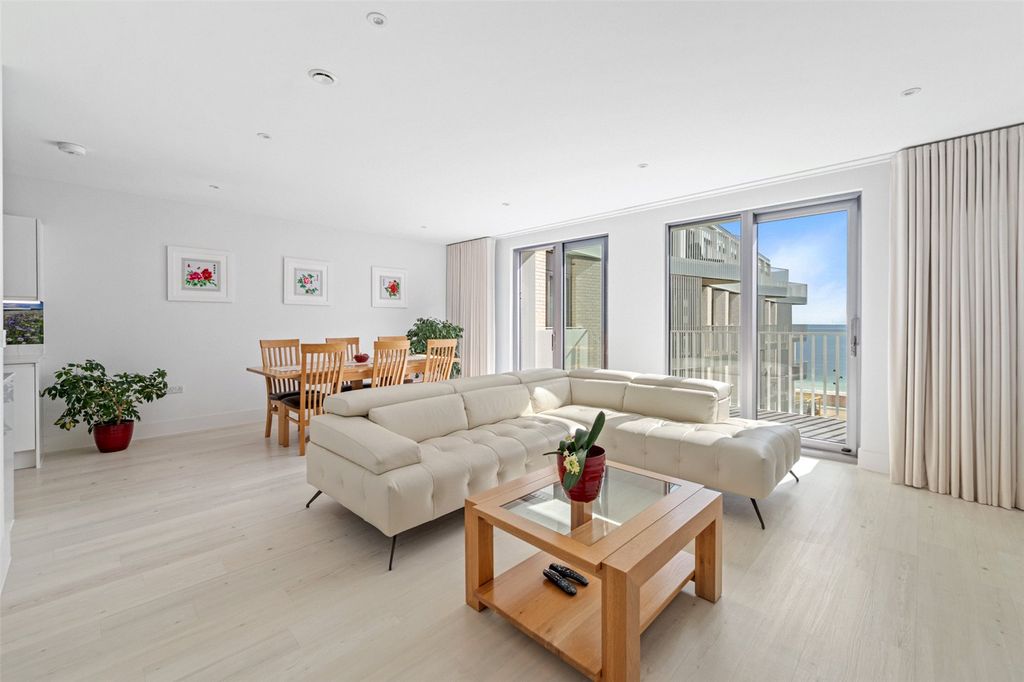 Additional image 2 of 3 bed flat for saleBayside Apartments, 62 Brighton Road, Worthing, West Sussex BN11