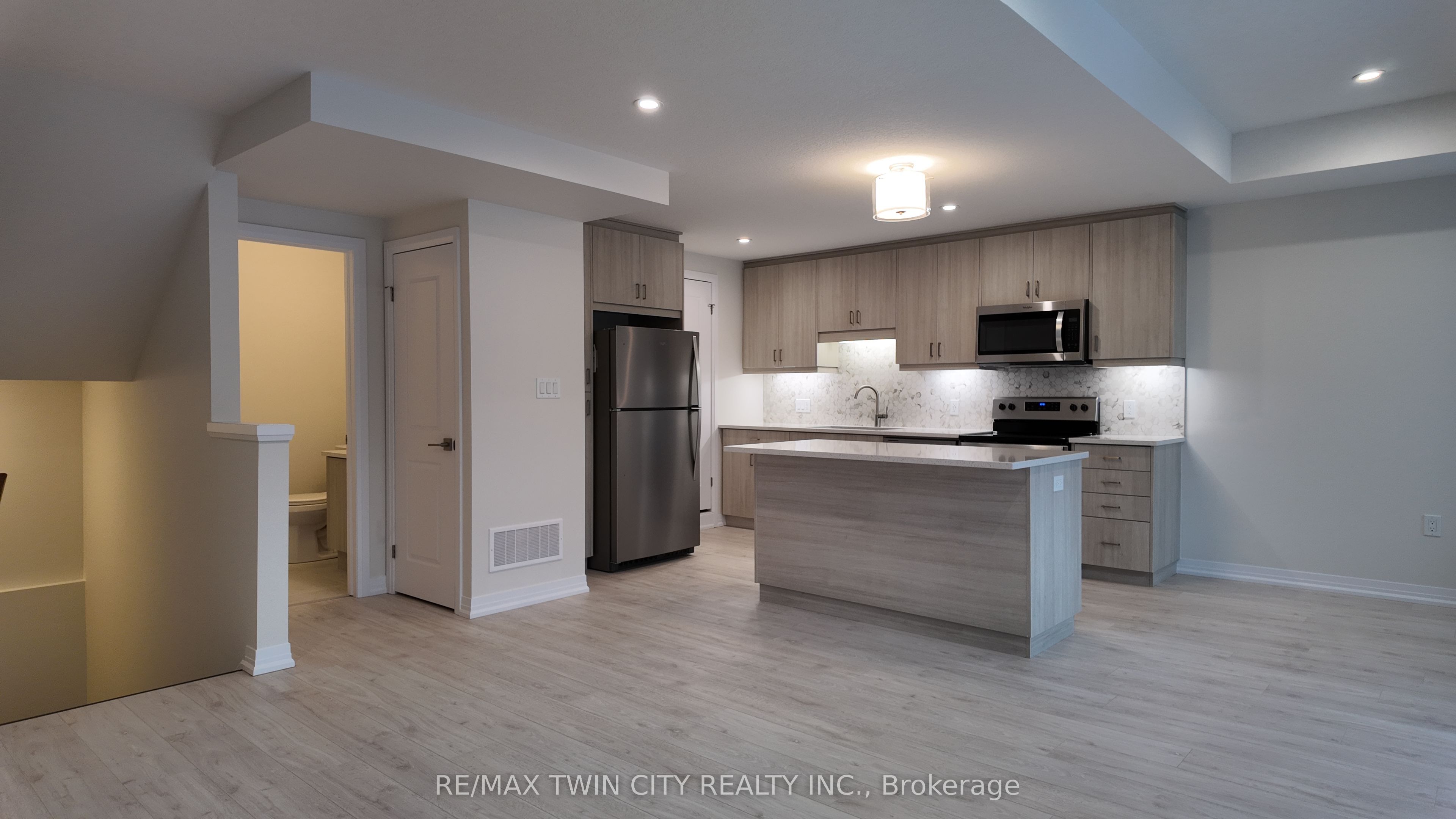 C055-525 Erinbrook Drive, Kitchener, ON, N2E 3M8