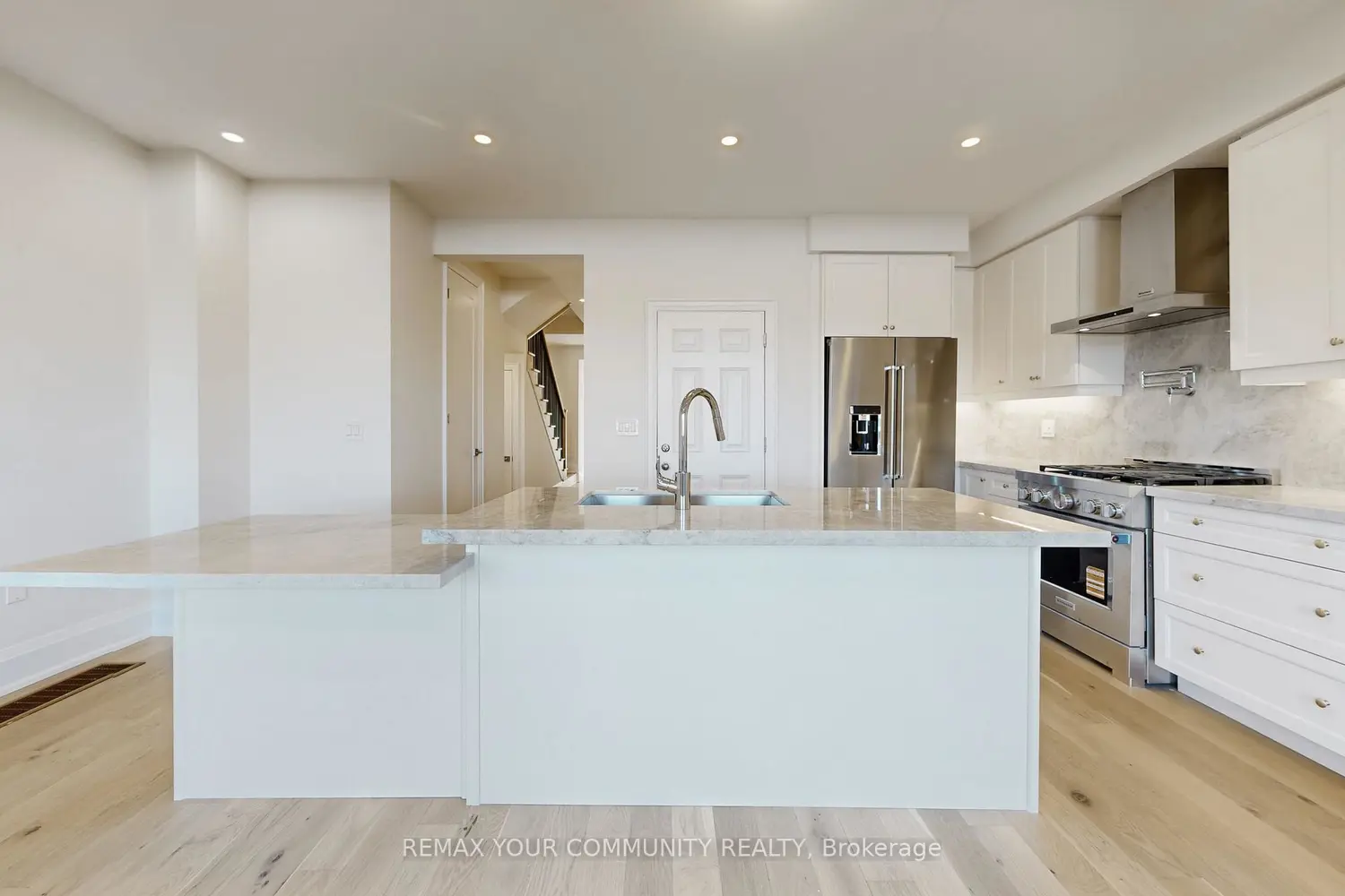 44 Schmeltzer Crescent photo 3
