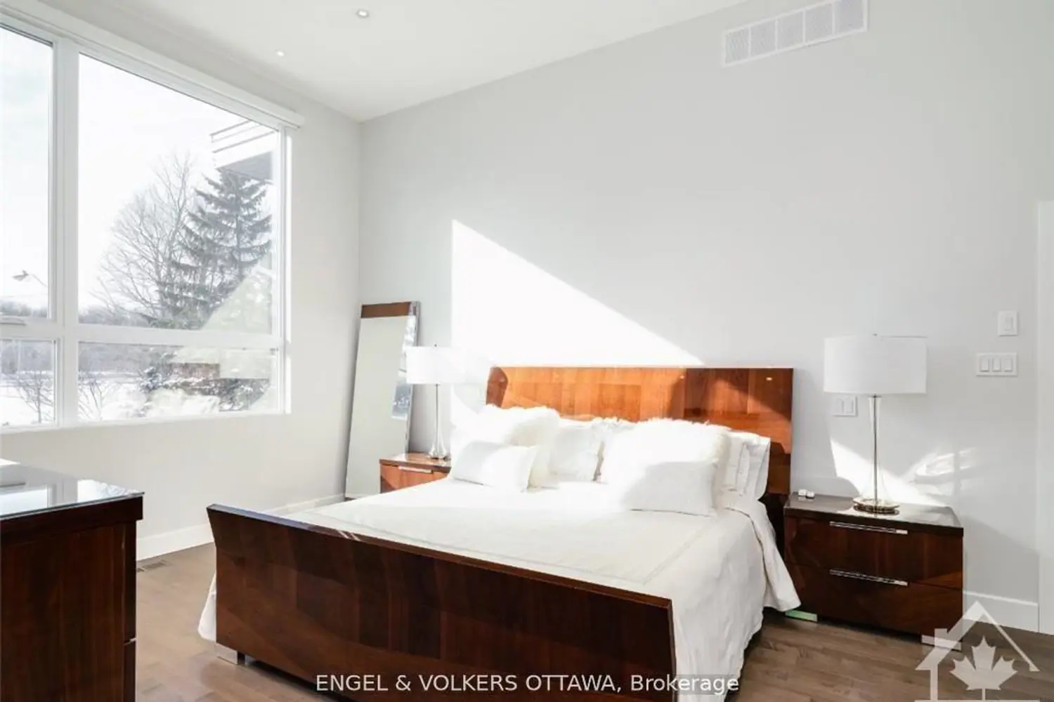 Additional image 13 of 615 Island Park Crescent