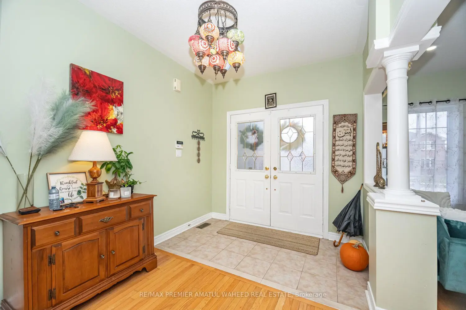 Additional image 2 of 3 Imperial Crown Lane