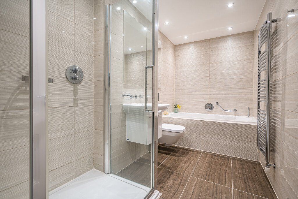 3 bed flat for saleQueen Elizabeth Crescent, Beaconsfield HP9 photo 4