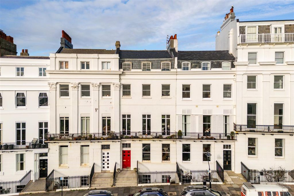 2 bed flat for saleLewes Crescent, Brighton BN2