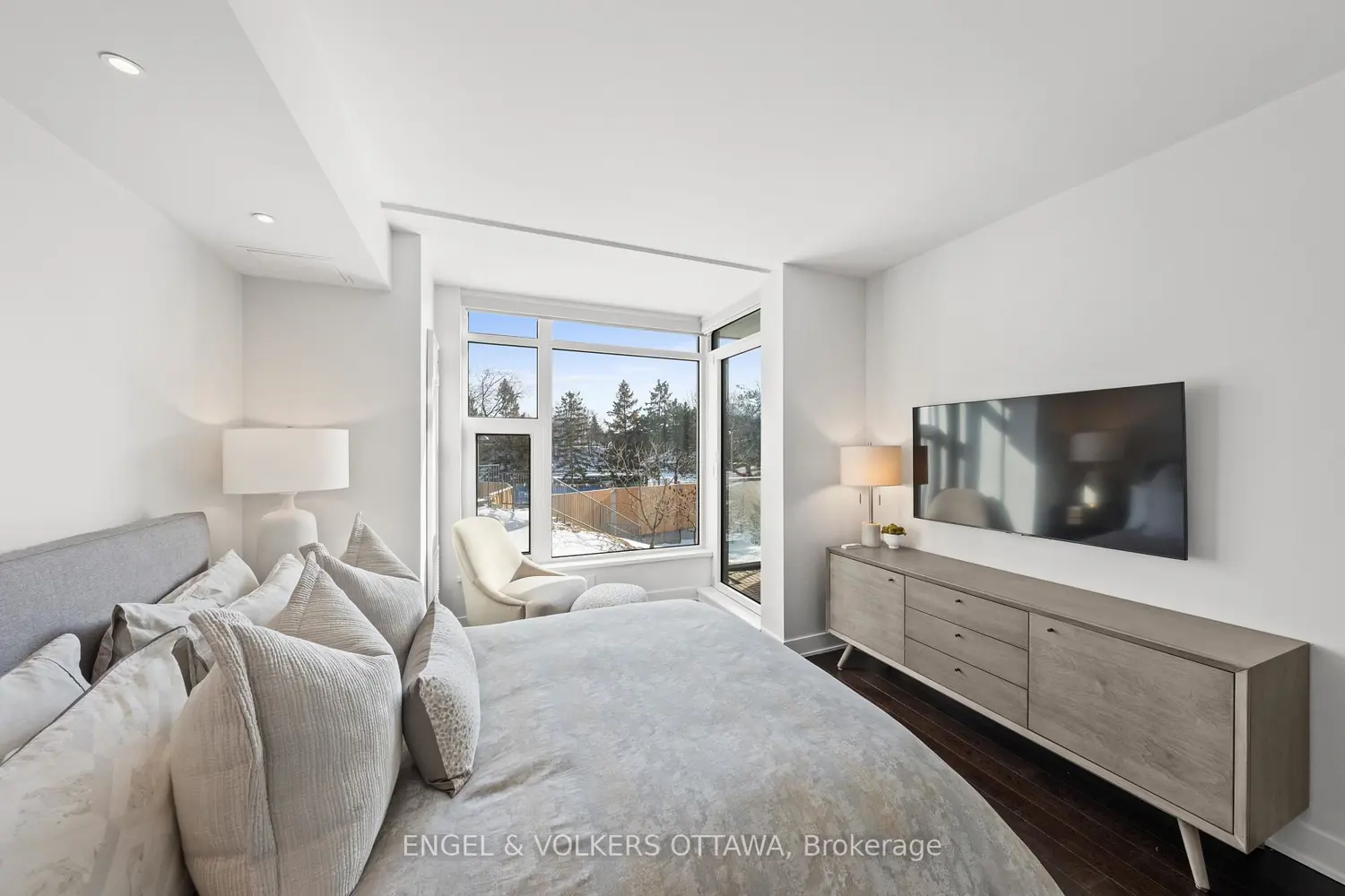 Additional image 11 of 1035 Bank Street 110