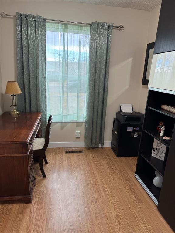 Additional image 3 of 423 12 Street N, Lethbridge, AB, T1H 2G6