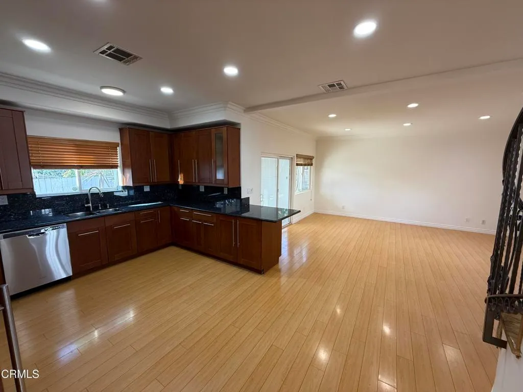 Additional image 43 of 7011 N Liberty Drive, Los Angeles, CA 91405
