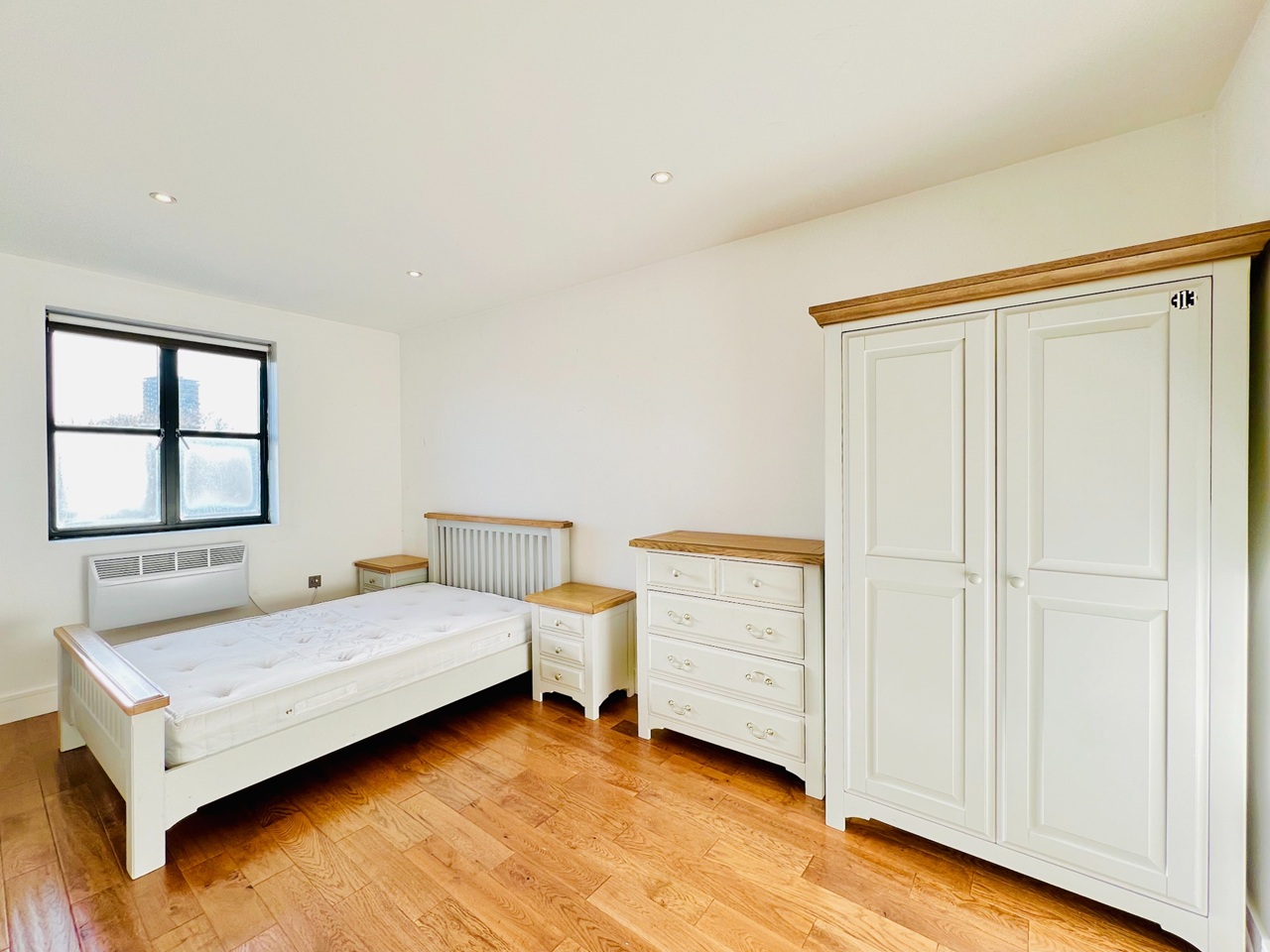 Additional image 4 of 2 Bed Flat, Bermondsey Wall East, SE16, N1 7GU