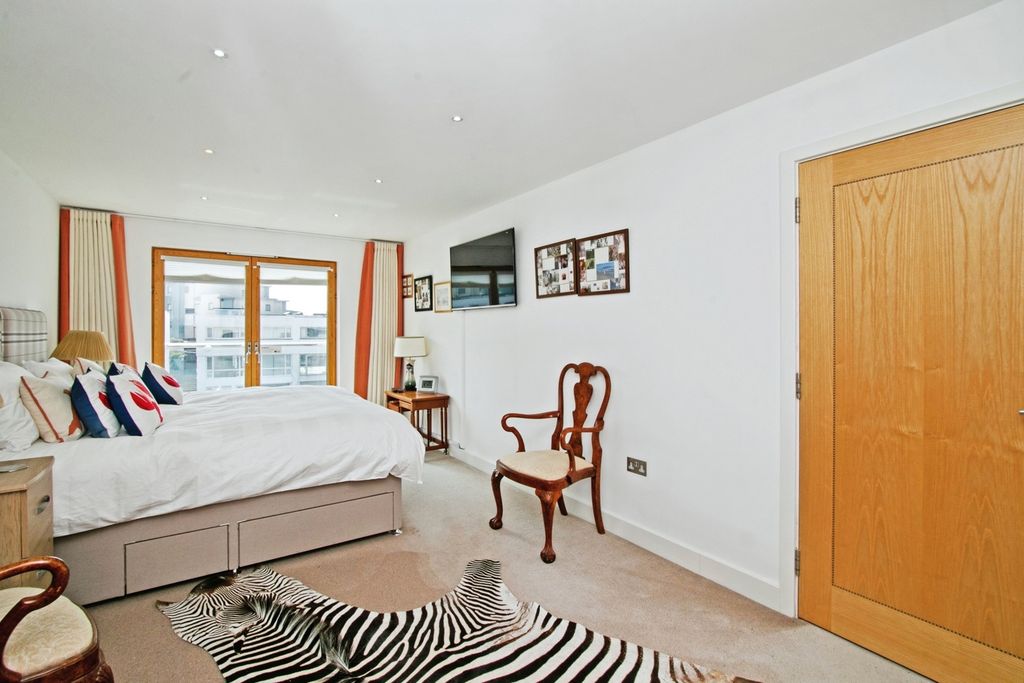 Additional image 7 of 3 bed flat for salePentire Avenue, Pentire, Newquay, Cornwall TR7