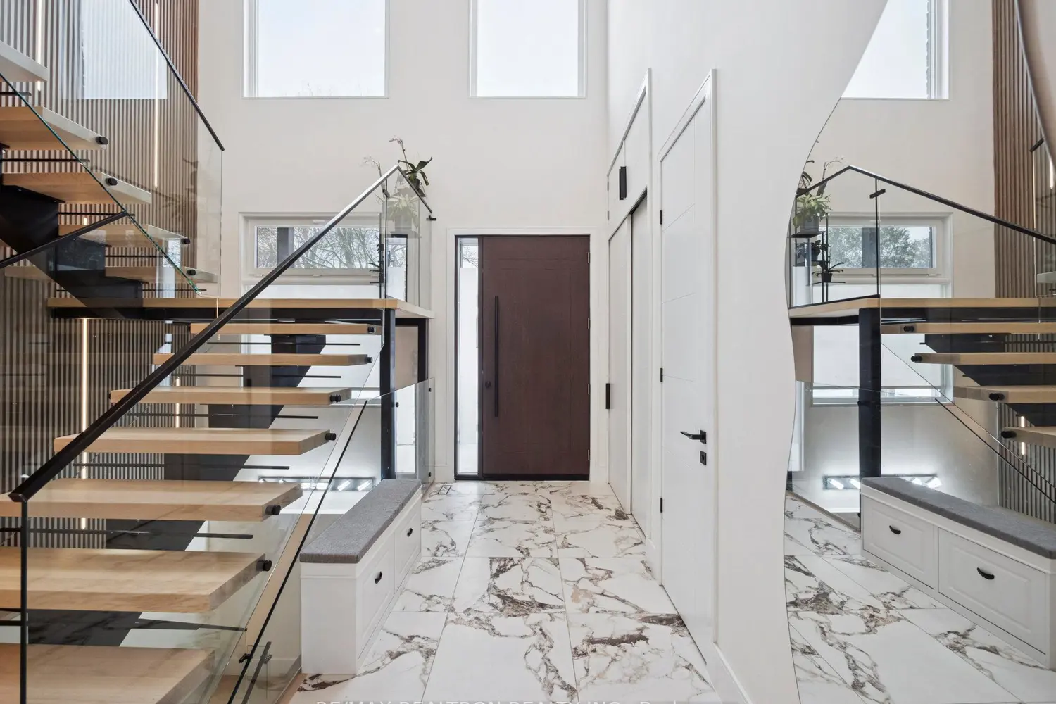 Additional image 4 of 582 Gorham Street