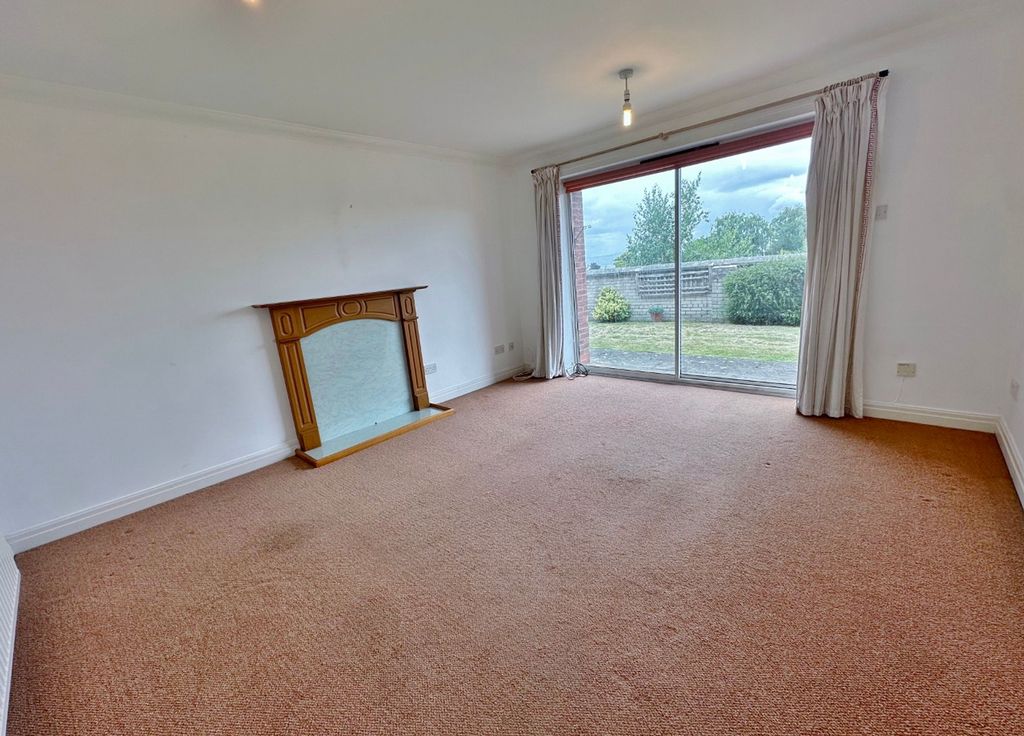 Additional image 3 of 2 bed flat for saleTelegraph Road, Heswall CH60