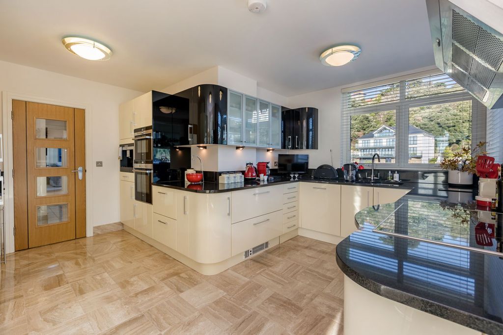 3 bed flat for salePark Hill Road, Torquay, Devon TQ1 photo 5