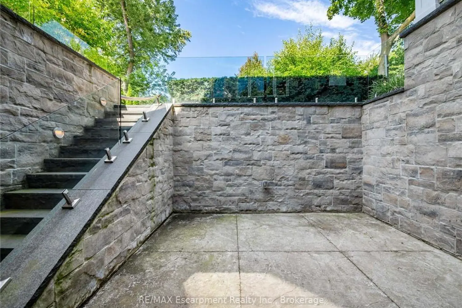 Additional image 18 of 3087 Lakeshore Road