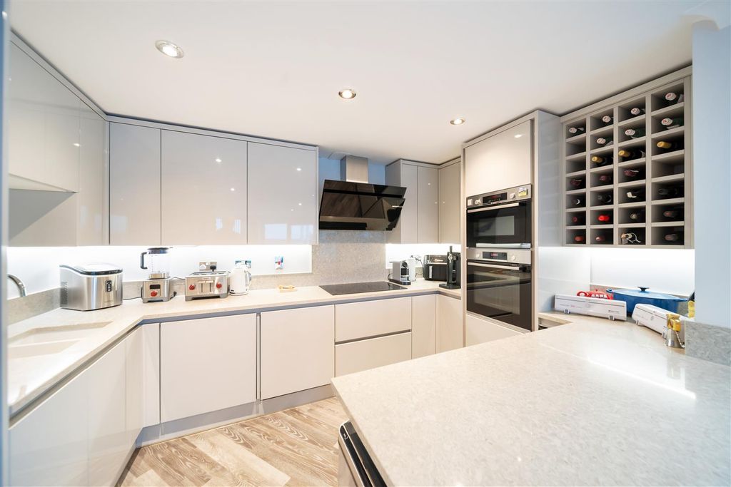Additional image 3 of 2 bed flat for salePatteson Road, Ipswich IP3