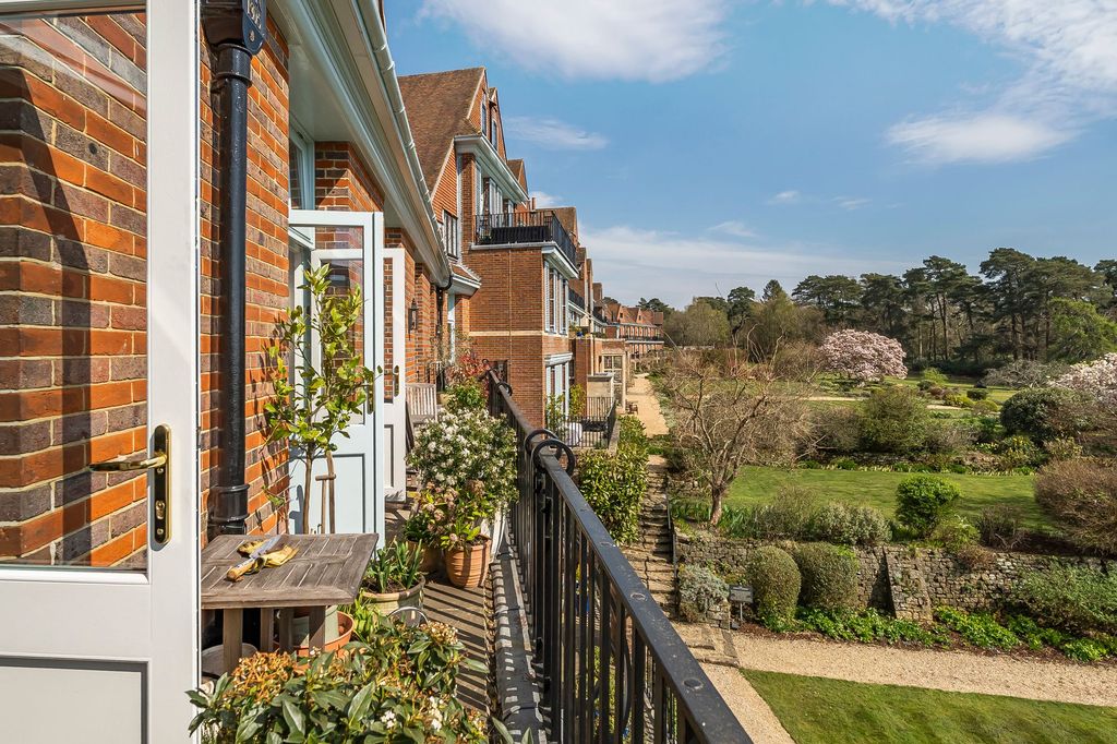 Additional image 2 of 2 bed flat for saleKings Drive, Midhurst GU29