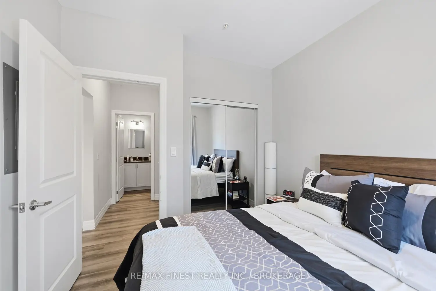 Additional image 20 of 501 Frontenac Street 421