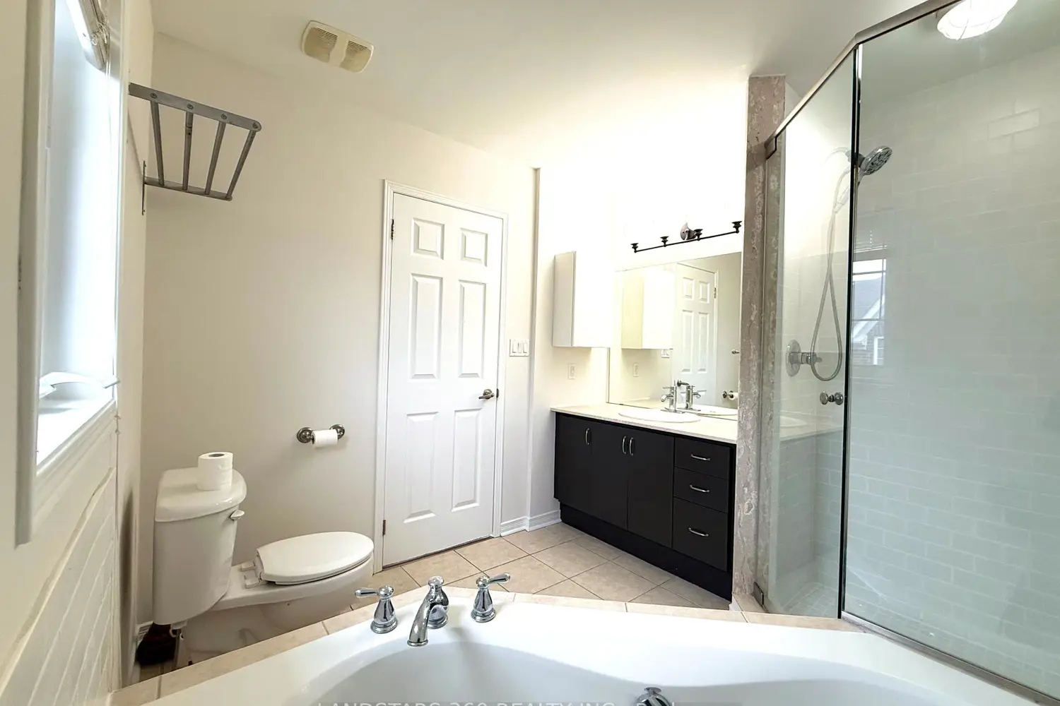 Additional image 11 of 109 The Queensway #108