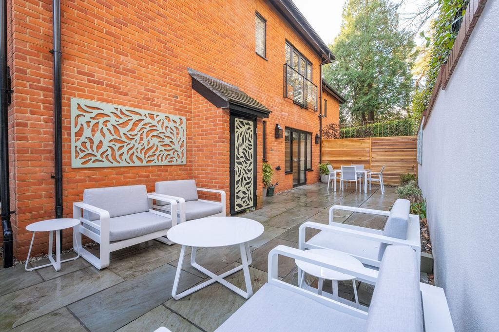 Additional image 13 of 3 bed flat for saleBirchcroft, Ascot SL5