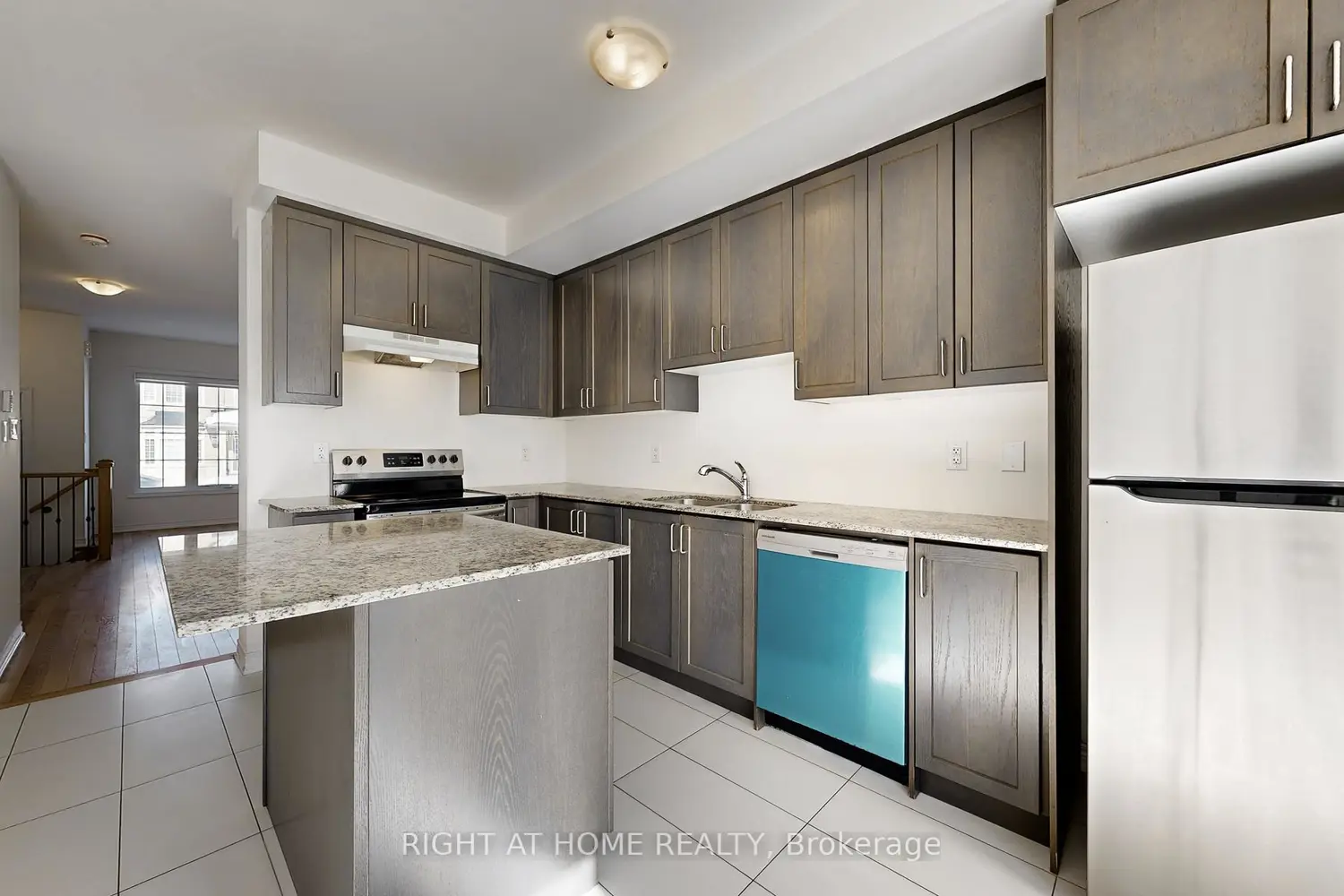 553 Whites Hill Avenue photo 3