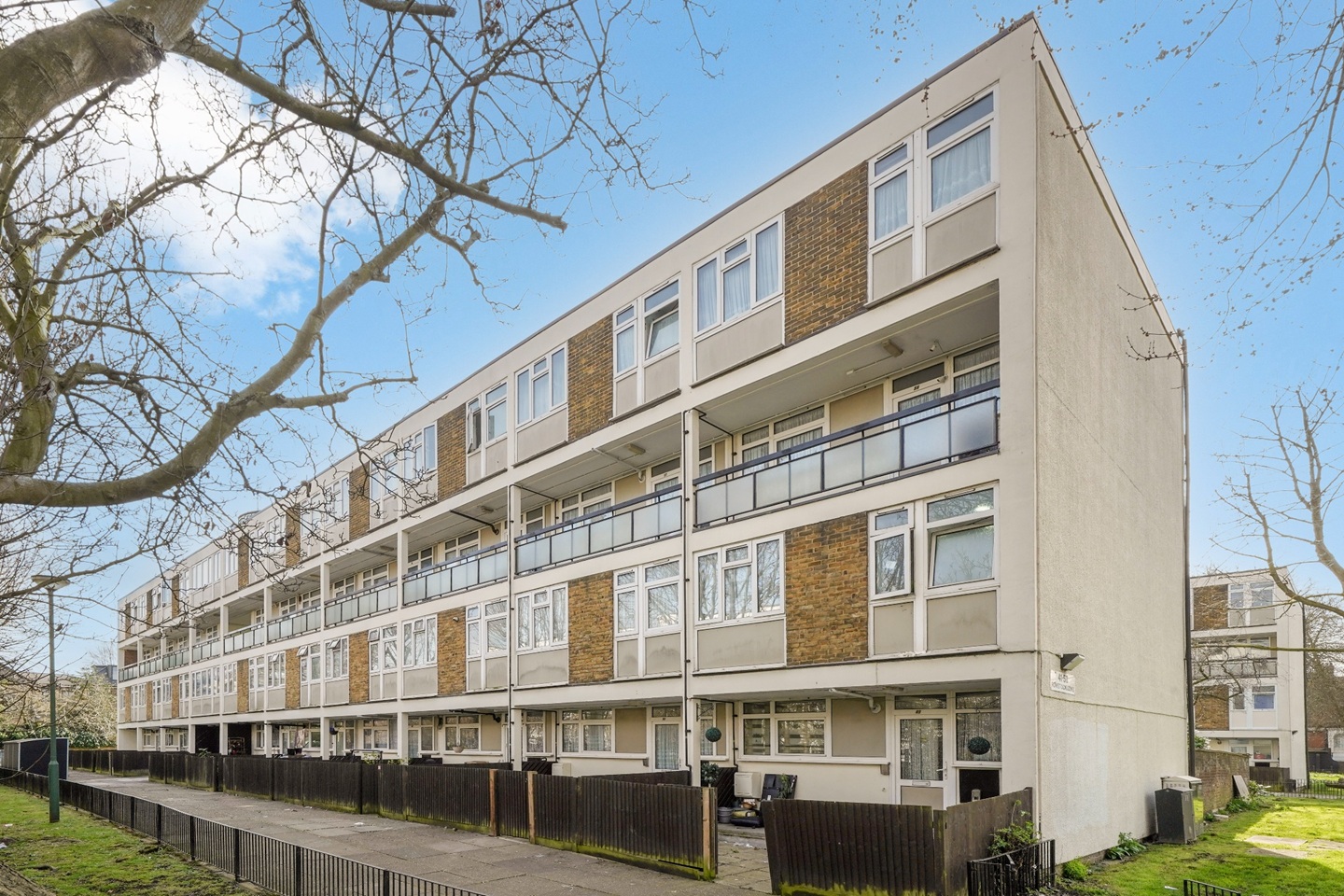 3 Bed Flat, Rowstock Gardens, N7, N1 7GU