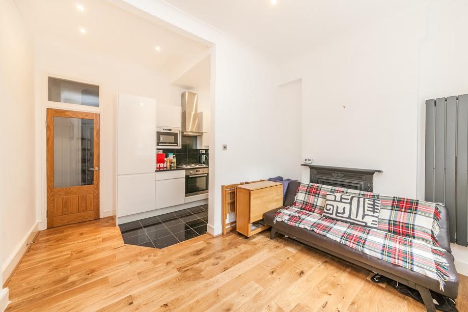 2 Bed Flat, Rushcroft Road, SW2, N1 7GU