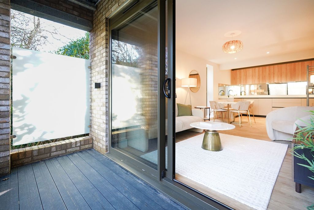 Additional image 4 of 2 bed flat for saleApt 4 Lydgate Green Apartments, Crosspool, Sheffield S10