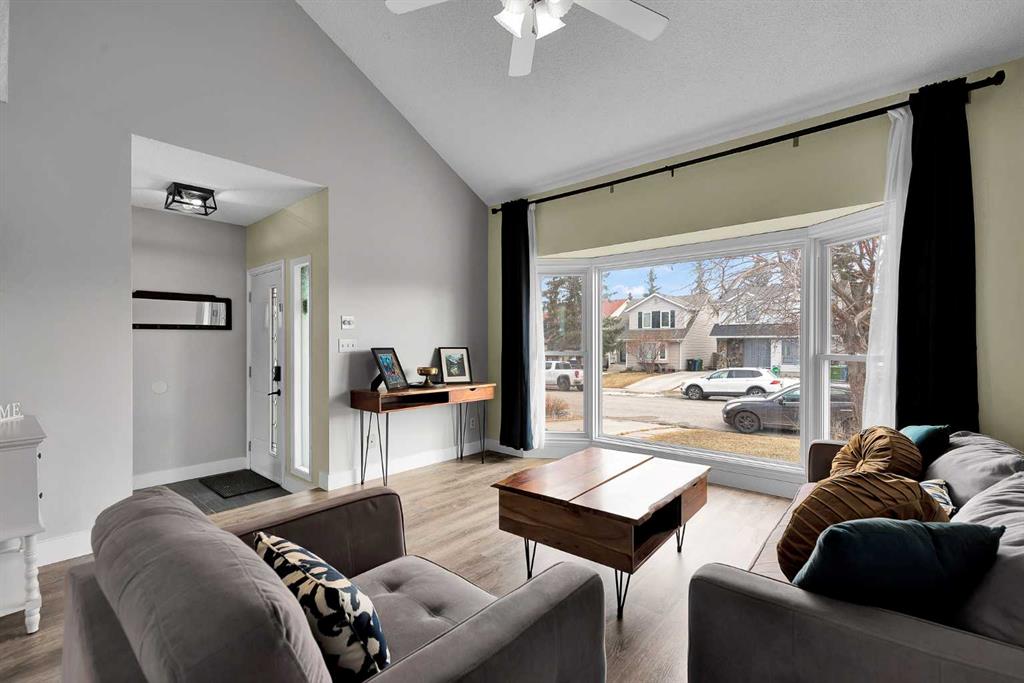 Additional image 2 of 44 Strathclair Rise SW, Calgary, AB, T3H 1G4