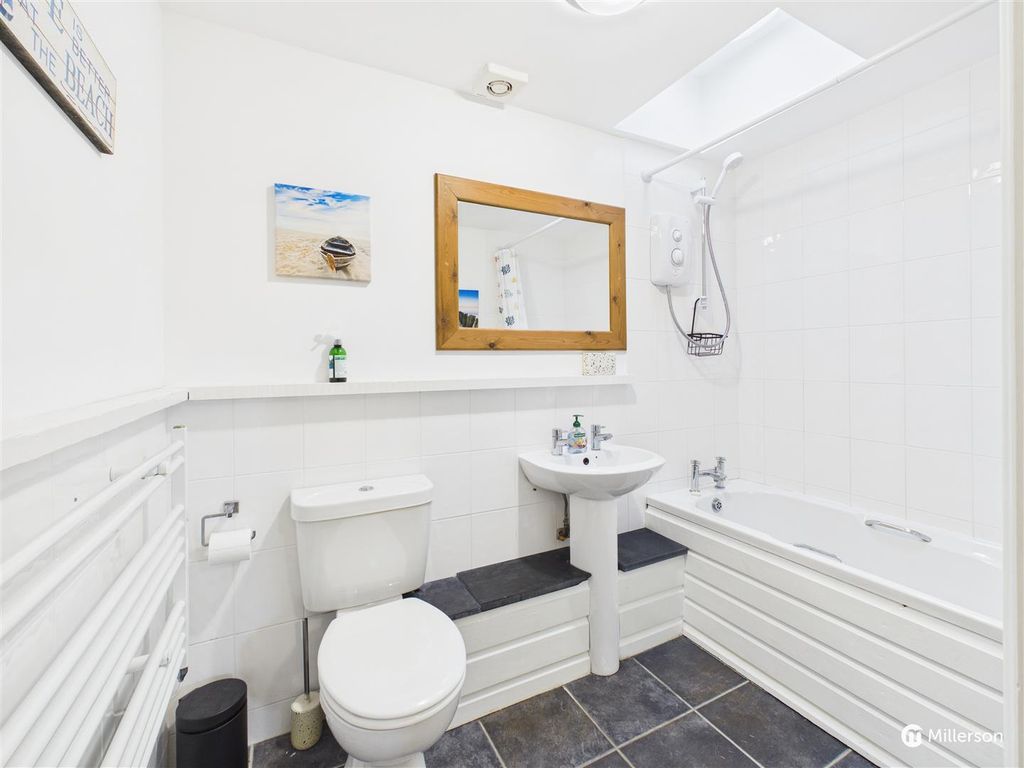 Additional image 7 of 2 bed flat for saleSea Lane, Hayle TR27