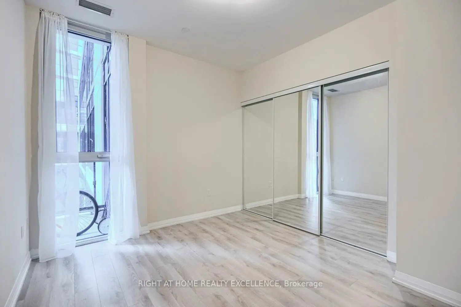 Additional image 13 of 65 Watergarden Drive 201