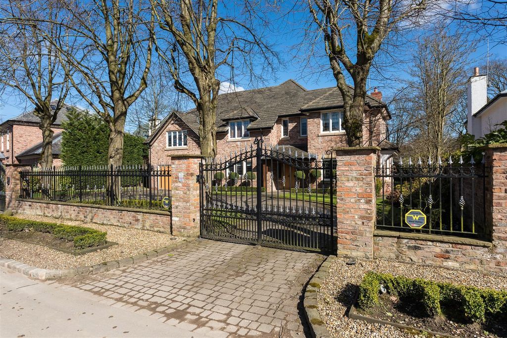 5 bed detached house for saleTheobald Road, Bowdon WA14