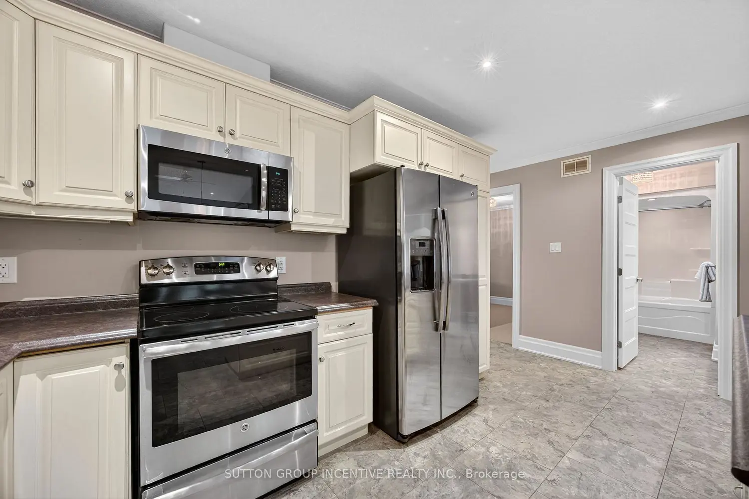 53 Clover Crescent photo 2