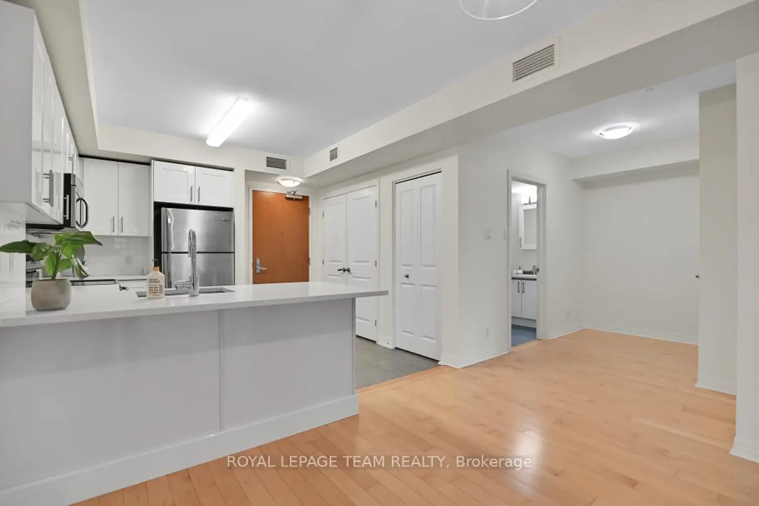 Additional image 2 of 242 Rideau Street 703