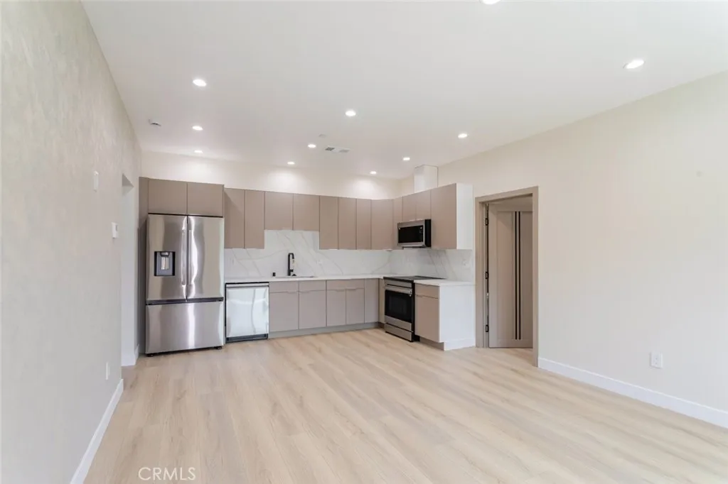 Additional image 4 of 11120 Emelita Street, North Hollywood, CA 91601