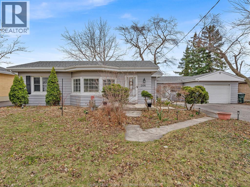 2494 Lloyd George , Windsor, ON, N8T2T4