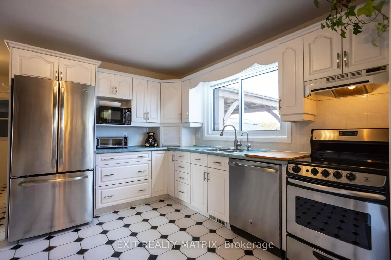 209 Queen Street photo 5