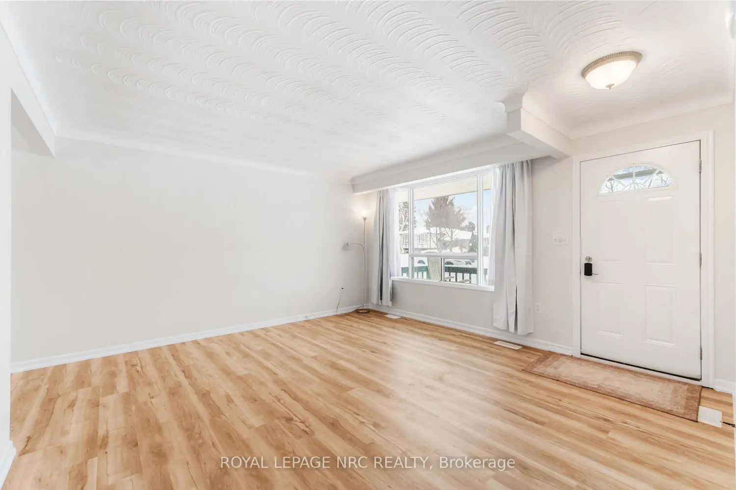 8025 Thorton Street photo 2