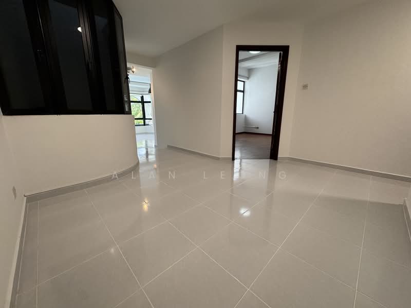 Additional image 6 of Loyang Besar Close
