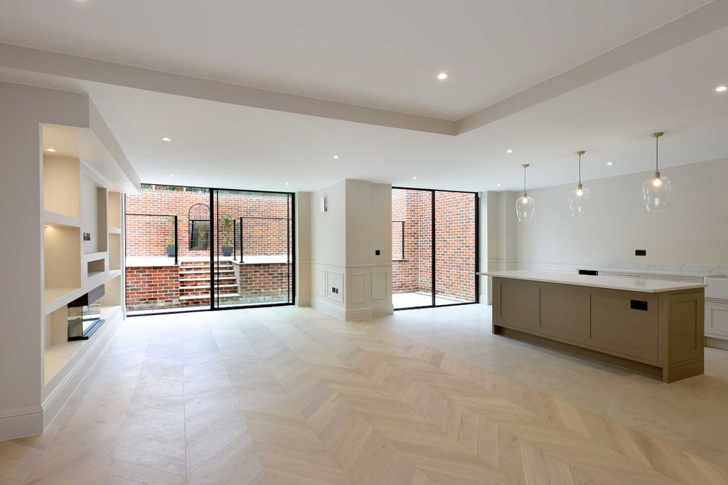 Additional image 15 of 2 bed flat for saleLedborough Lane, Beaconsfield, Buckinghamshire HP9