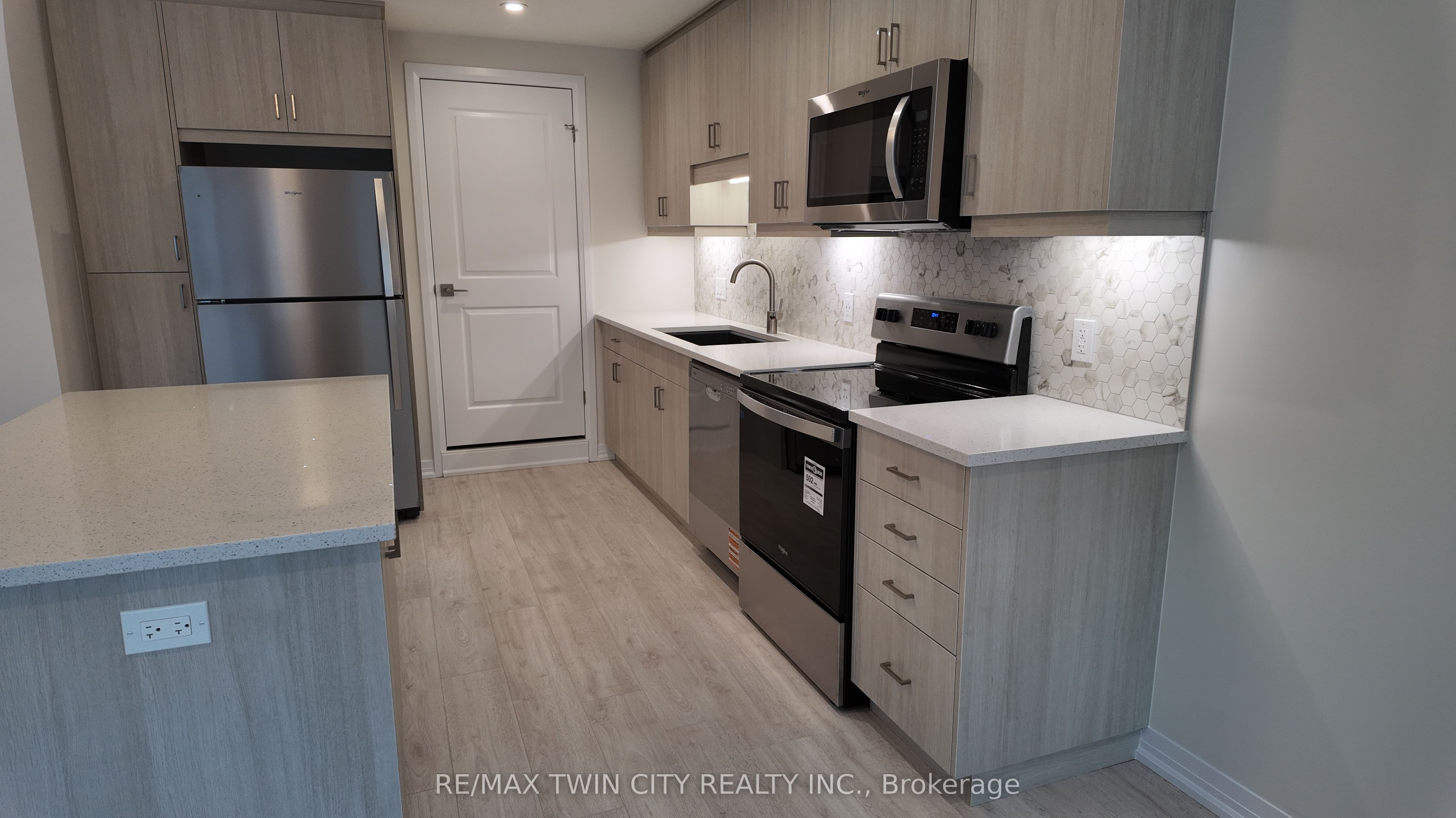 Additional image 2 of C055-525 Erinbrook Drive, Kitchener, ON, N2E 3M8