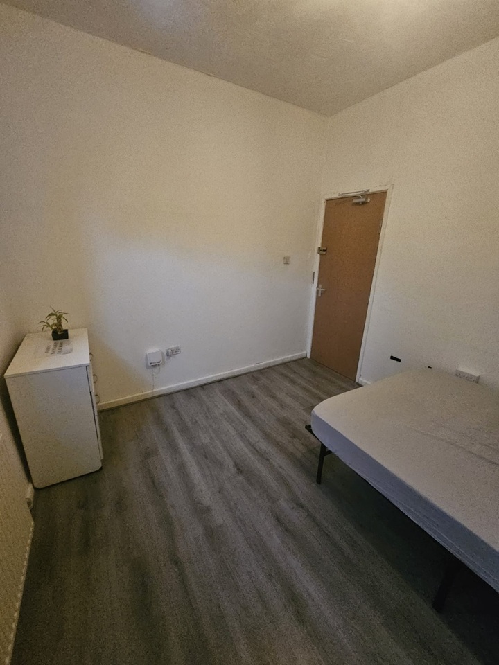 Additional image 3 of Room in a Shared House, High Street, B66, N1 7GU