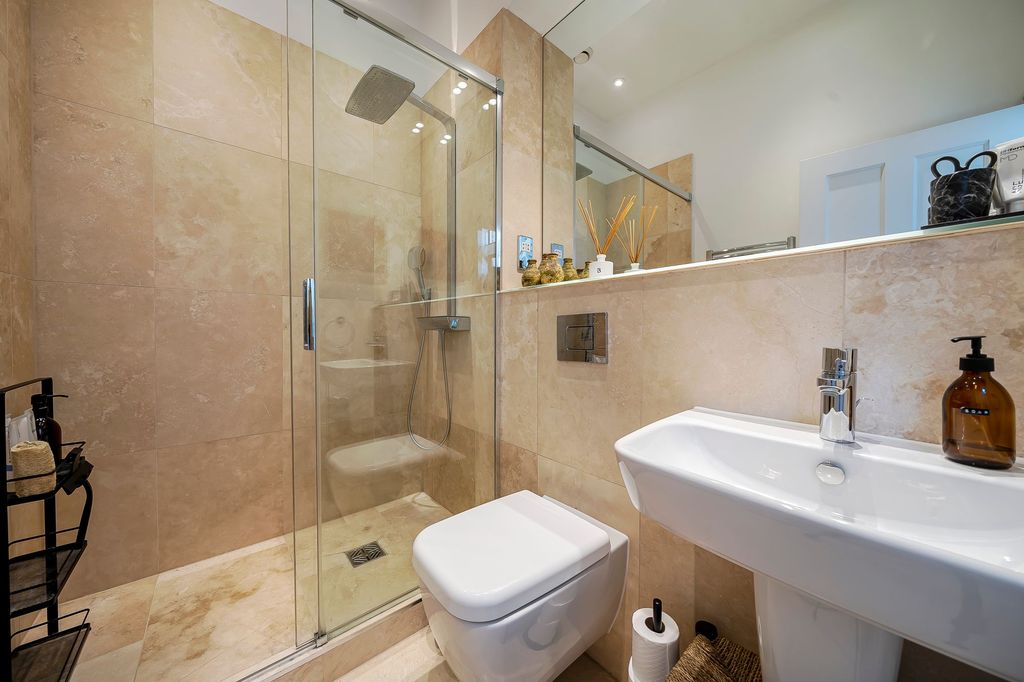 Additional image 13 of 2 bed flat for saleKings Drive, Midhurst GU29