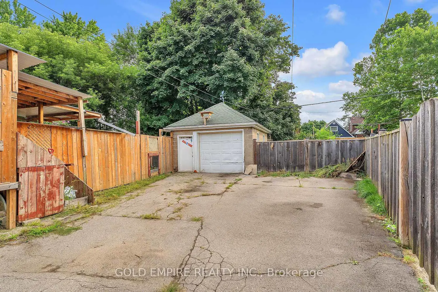 192 St Julien Street photo 4